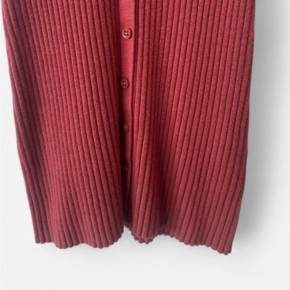 Red Ribbed Button-Up Dress - Picture 4 of 6